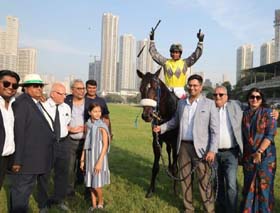 Baychimo (Sandesh up) being led in by exciting owners Arif Ainuddin, K H Vacha, Shiven Surendranath and Vikram Bachawwt along with trainer Adhirajsingh Jodha after the colt registered a sensational win in the Indian 2000 Guineas at Mumbai on Sunday.