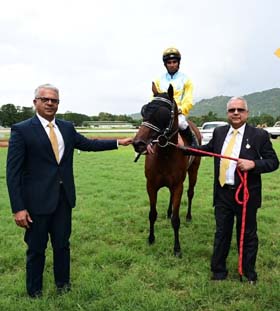 Chaduranga Kantharaj Urs leading in Magnetic (A Prakash up) , winner of Red Rufus plate along with Sulaiman Attaollahi who was deputising for Darius Byramji at Mysore on Wednesday