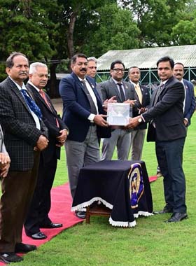 Chairman of Mysore Race Club, K. T. Balakrishna, presenting The S. V. Subramaniam Memorial Trophy to trainer Suraj Shaw after his ward Opus One won the feature event at Mysore on Wednesday.