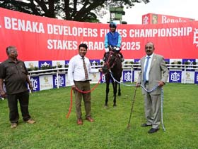 Trainer Padmanabhan leading in Emphatic (Sandesh up), winner of Mystic Memory Plate at Bangalore on Sunday.