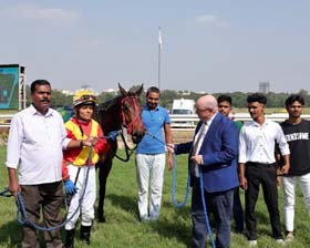 Trainer James McKeown and jockey Umesh leading in Joondalup, winner of Pune Police Commissioner`s Trophy at Pune on Sunday.