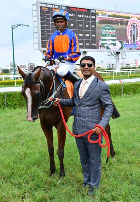 Karan Sunderji leading in Gachchatu ( Neeraj Rawal up), winner of Coromandel Gromor Deccan Fillies Championship Stakes at Hyderabad on Sunday.