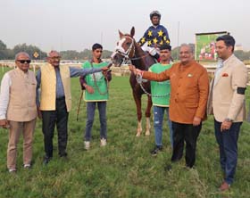 Golden Kingdom ( Anthony Raj up), winner of Suresh Mahindra Trophy being led in by trainer Adhirajsingh Jodha and the winning connections at Pune on Saturday