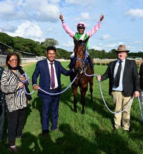 Miracle Star (Suraj Narredu), winner of the Mysore Derby 2025 (Gr.1) being led in by Sharmila Padmanabhan, Rishi and trainer J E Mckeown on Sunday races at Mysore.